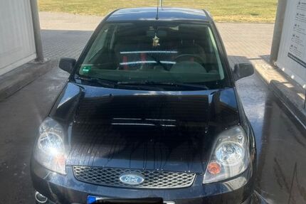 Ford Fiesta 195.000 km 1.300 &euro; Ulrichstein 35327