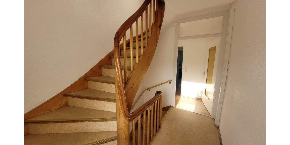 * CHARMANT - NEU RENOVIERT - SOFORT BEZUGSFÄHIG * schöne 3 Zi.-Wohnung mit GARAGE in SC-WOLKERSDORF 3 zimmer