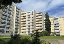 Sofort freie, modernisierte 3-Zimmer-Eigentumswohnung mit Südloggia und Ausblick!