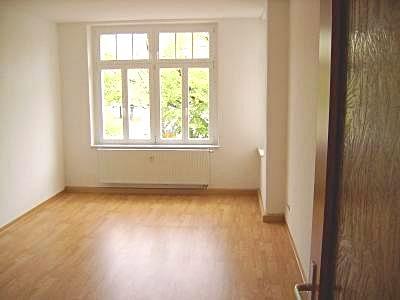 2 Raum AltbauWohnung mit Balkon in zentraler Lage