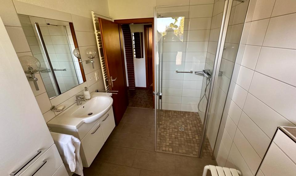 Großz.EFH, Nettokaltmiete 1.350,-€mtl. o. Kaufpreis. 285.000,-€ 5.5 zimmer