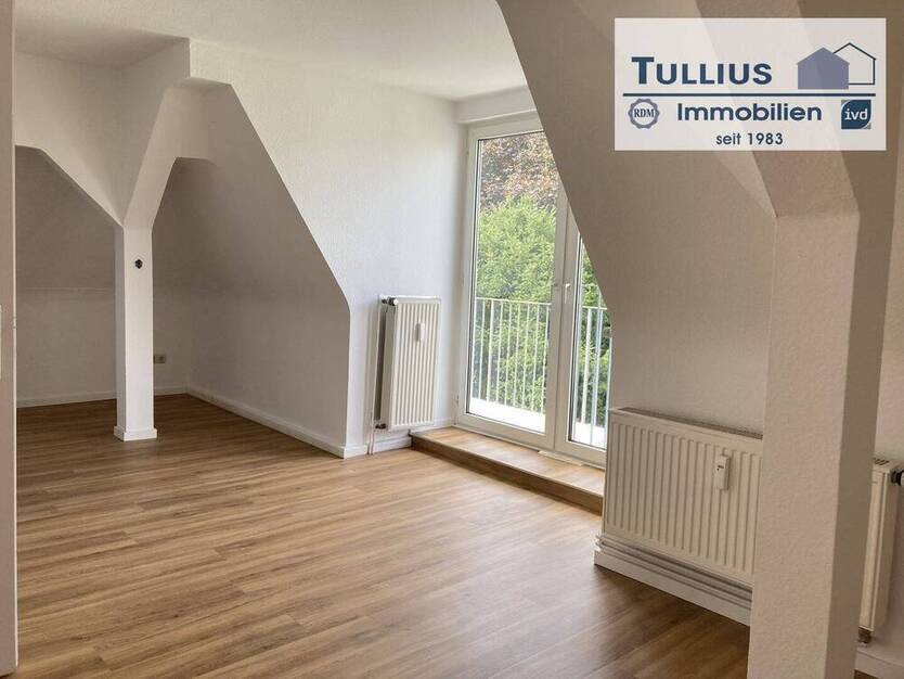 1-Zimmer-Dachgeschoßwohnung mit Einbauküche, 2 Balkone und Stellplatz in Essen-Borbeck