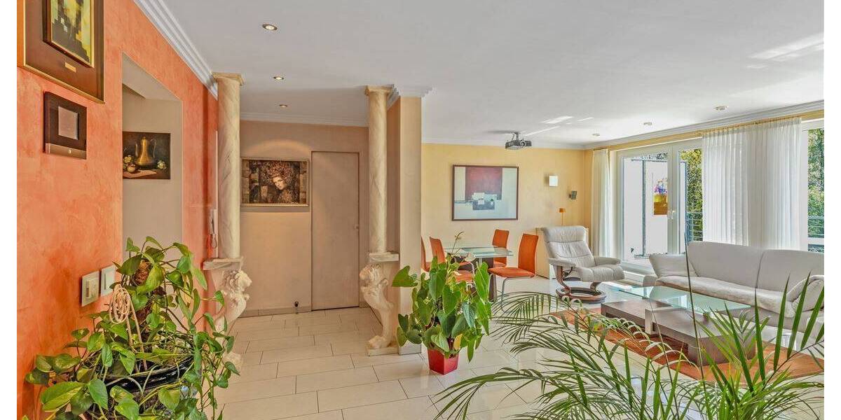 Hochwertige Penthouse-Wohnung mit großem Balkon und Kfz-Stellplätzen 3 zimmer