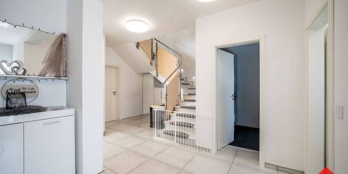 Freistehendes Einfamilienhaus mit Doppelgarage in ruhiger Randlage von Meinerzhagen - Einfamilienhaus Meinerzhagen Valbert | Angebot:26295133