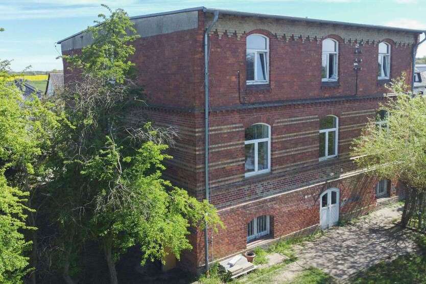 Haus zum Kaufen in Hinrichshagen 315.000 € 278 m²