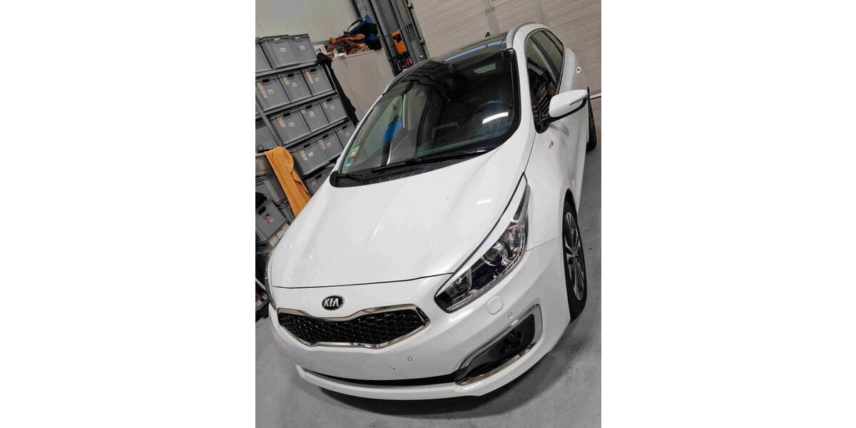 Kia ceed Sportswagon 114.000 km 10.900 &euro; Dahlwitz-Hoppegarten 15366