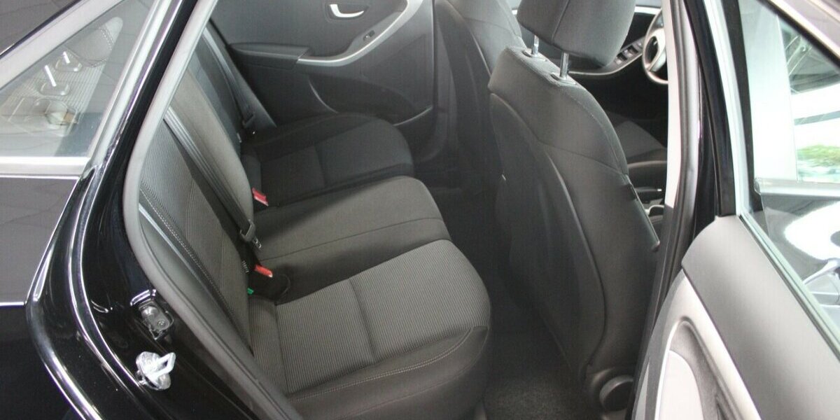 Hyundai i30 1.4 Classic 81.345 km 7.980 &euro; Euskirchen 53881