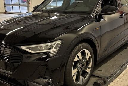 Audi e-tron 67.890 km 34.990 &euro; Hamburg 22047