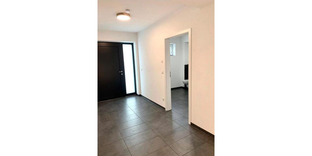 3,5 Zimmer EG Wohnung mit Gewerbe und Garten zimmer