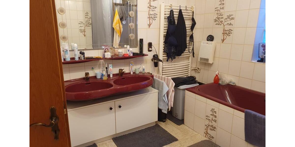 Etagenwohnung Wolfhagen - 5 Zimmer, 130 m&sup2;, 900&euro; | Angebot:26136933