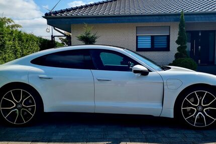 Porsche Taycan 16.000 km 67.800 &euro; Bad Lippspringe 33175