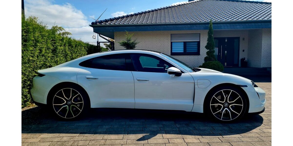 Porsche Taycan 16.000 km 67.800 &euro; Bad Lippspringe 33175