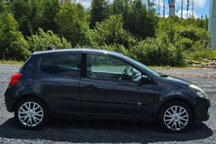Renault Clio 175.000 km 2.890 &euro; Hattert 57644