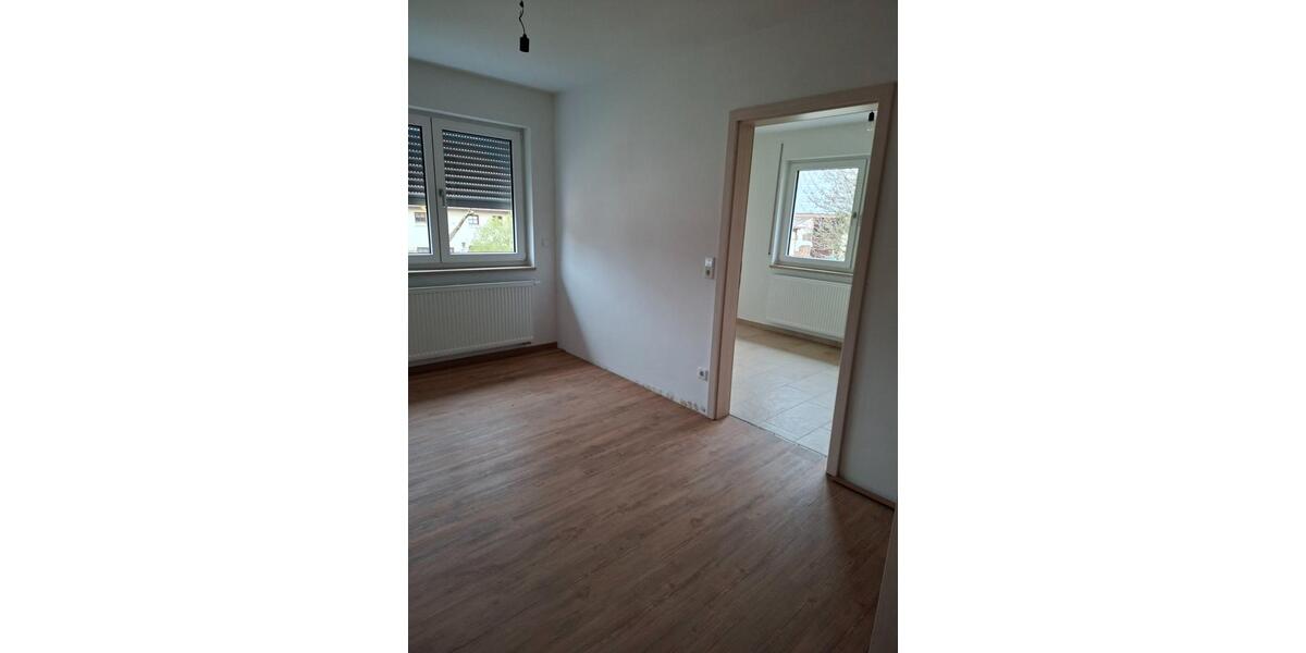 Etagenwohnung Thalmässing - 9 Zimmer, 100 m&sup2;, 850&euro; | Angebot:26413600