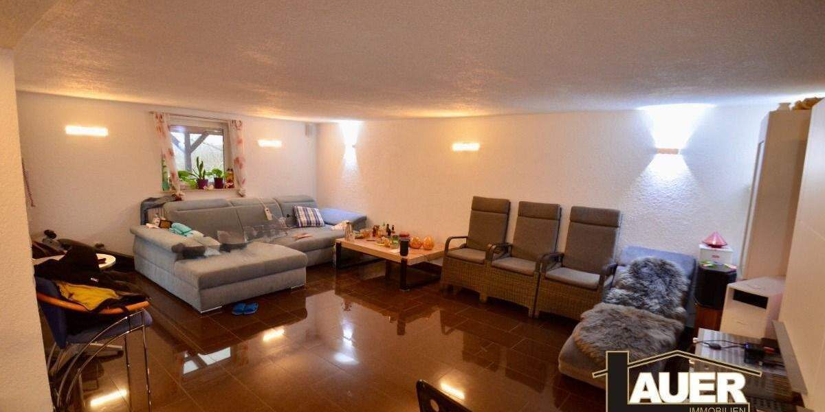 Doppelhaushälfte mit großem Garten in Saabrücken zu Verkaufen. 6 zimmer