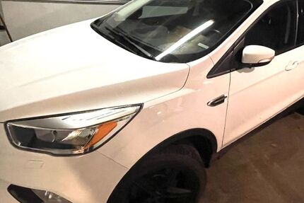 Ford Kuga 83.000 km 12.700 &euro; Lübeck 23552