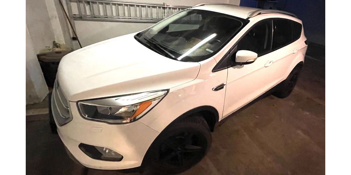 Ford Kuga 83.000 km 13.500 &euro; Lübeck 23552