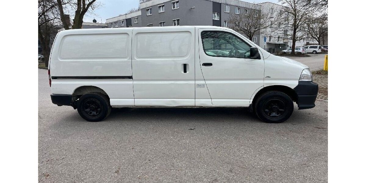 Toyota Hiace 197.740 km 8.950 &euro; München 80995