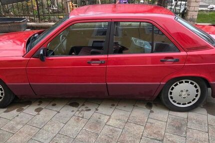 Mercedes-Benz 190 268.274 km 3.999 &euro; Adelsdorf 91325