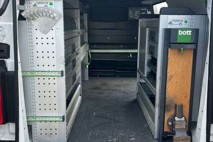 Peugeot Expert 124.891 km 15.990 &euro; München 81825