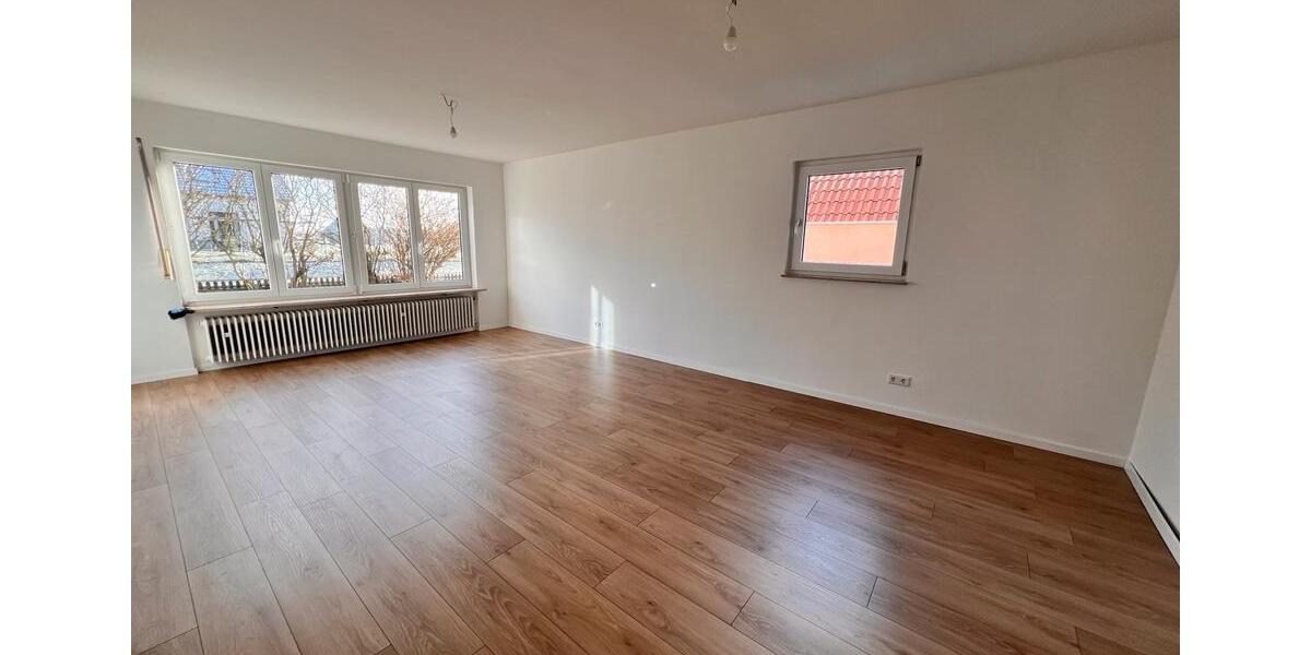 Erdgeschoss-Wohnung mit Terrasse und privatem Garten in ZFH 3 zimmer