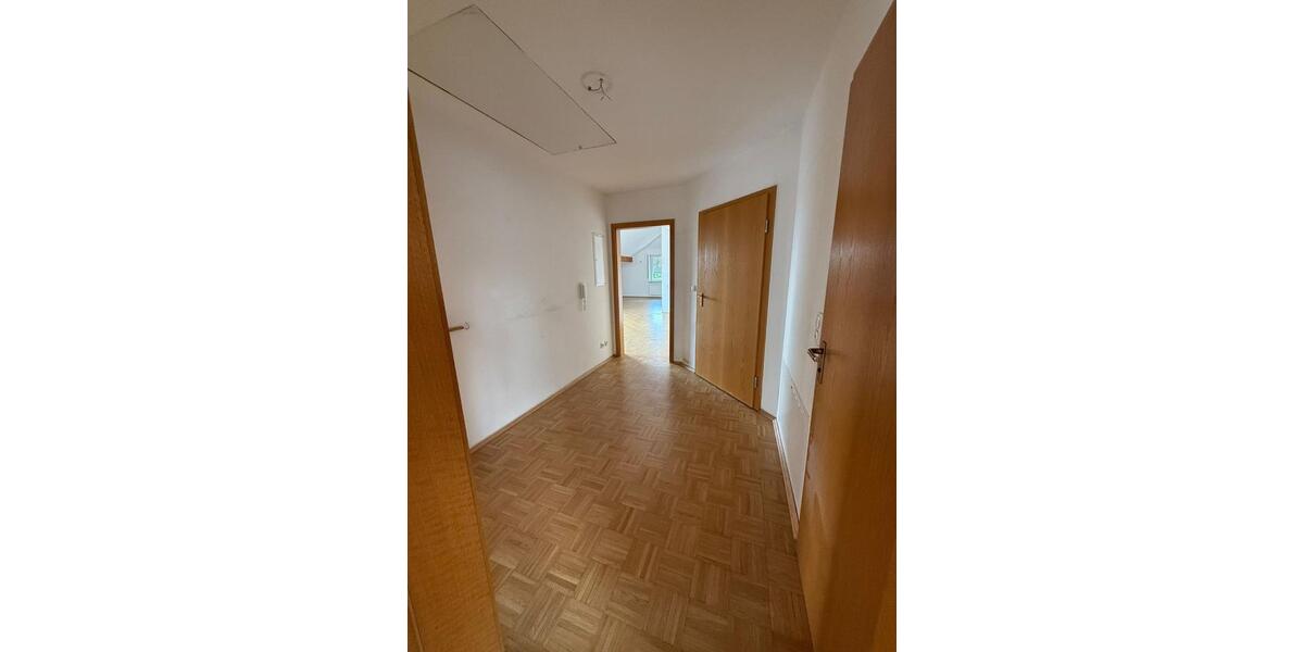 Dachgeschoßwohnung Waldbüttelbrunn - 4 Zimmer, 150 m&sup2;, 555.000&euro; | Angebot:27021231