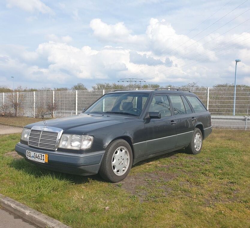 Mercedes-Benz E 300 291.000 km 3.199 € Lauchhammer 01979