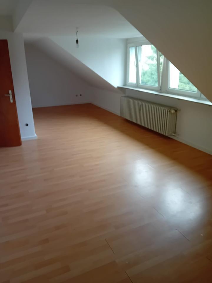 Schöne 2 Zimmer Dachgeschoß Wohnung in Bonn-Mehlem zimmer