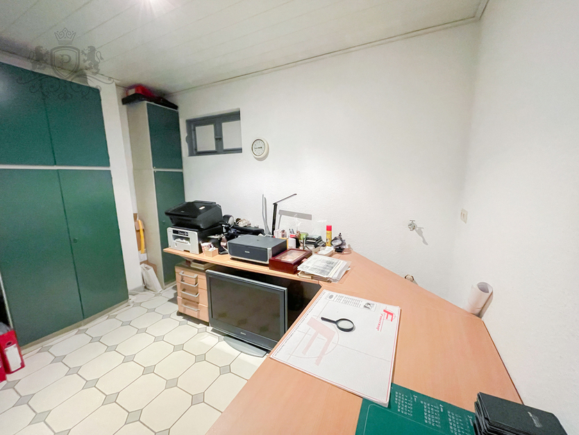 ++ RESERVIERT ZWEIFAMILIENHAUS Einliegerwohnung Terrasse Loggia Doppelgarage Gäste-WC ++ 8 zimmer