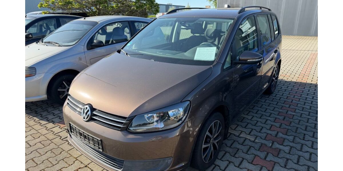 VW Touran 230.000 km 5.695 &euro; Altenburg 04600