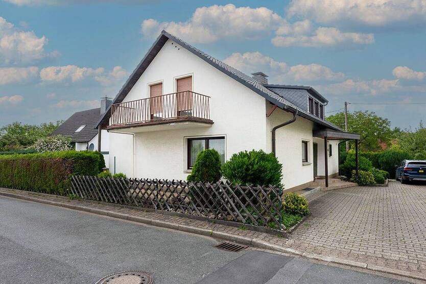 Ein-Zweifamilienhaus - Gepflegter Klassiker mit Potenzial in Iserlohn-Sümmern
