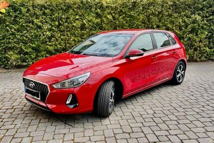 Hyundai i30 103.000 km 8.849 &euro; hamburg 22147