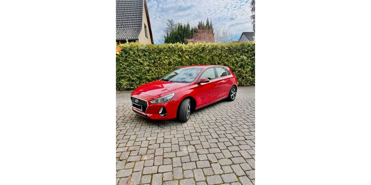 Hyundai i30 103.000 km 8.849 &euro; hamburg 22147