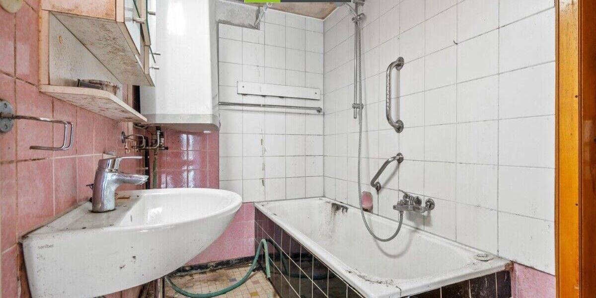 Doppelhaushälfte Gomadingen - 6 Zimmer, 127 m&sup2;, 80.000&euro; | Angebot:25693511