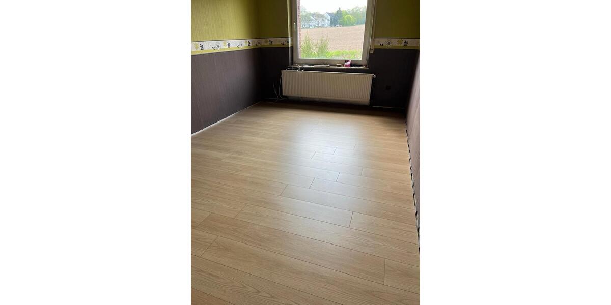 Erdgeschoßwohnung Lage - 4 Zimmer, 95 m&sup2;, 710&euro; | Angebot:26327012