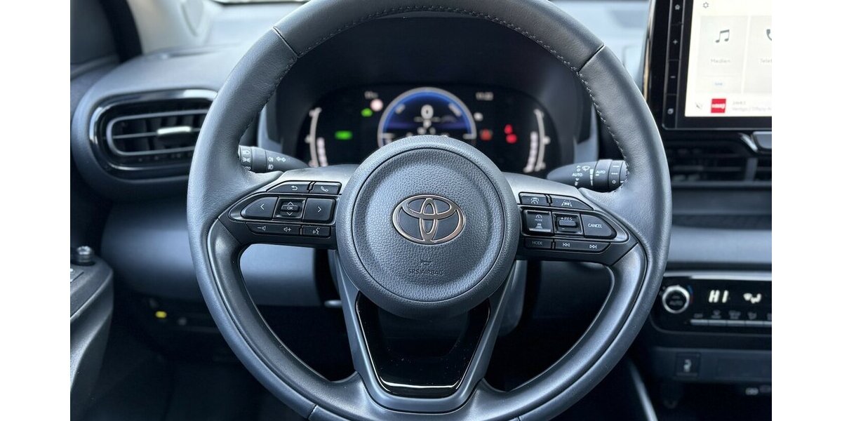 Toyota Yaris Hybrid Team Deutschland KAMER/DAB/1.HAND 10.247 km 21.800 &euro; Villingen-Schwenningen 78054