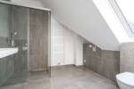 Erstbezug! Traumhafte 2,5-Zi.-DG-Wohnung mit Galerie, Dachterrasse & TG-Stellplatz, provisionsfrei