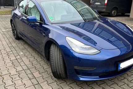 Tesla Model 3 72.000 km 24.499 &euro; Düsseldorf 40237