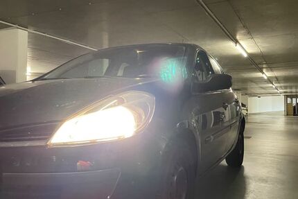 Renault Clio 180.000 km 3.290 &euro; München 80992