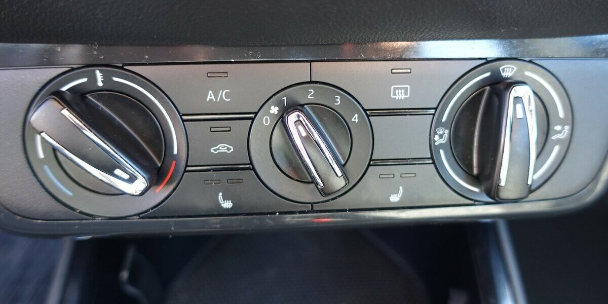 Skoda Fabia 1,0 Klima Sitzheizung Alu WR 1. Hand 25.100 km 14.950 &euro; Neumarkt/OPf 92318