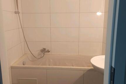 Schöne 3 Zimmer- Wohnung, neues Bad