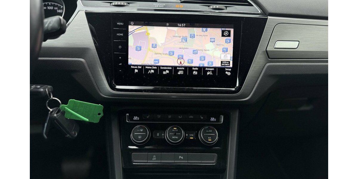 VW Touran 7 Sitze / Automatik / AHK / 1. Hd / Navi 110.000 km 23.490 &euro; Mönchengladbach 41066