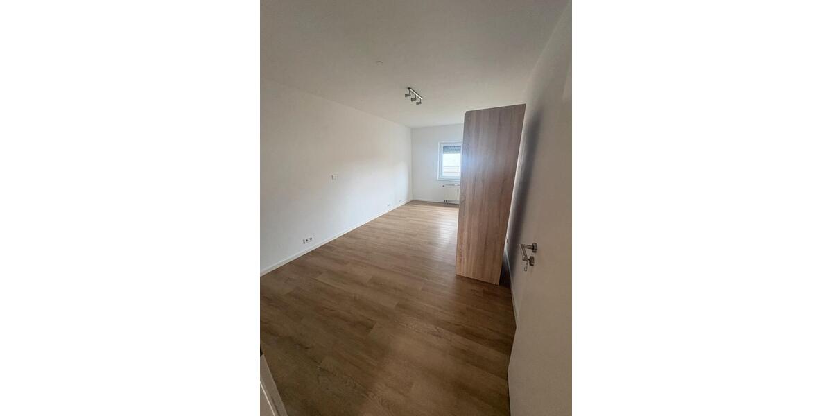 Reihenhaus Ludwigshafen am Rhein Rheingönheim - 11 Zimmer, 245 m&sup2;, 2.900&euro; | Angebot:25980402
