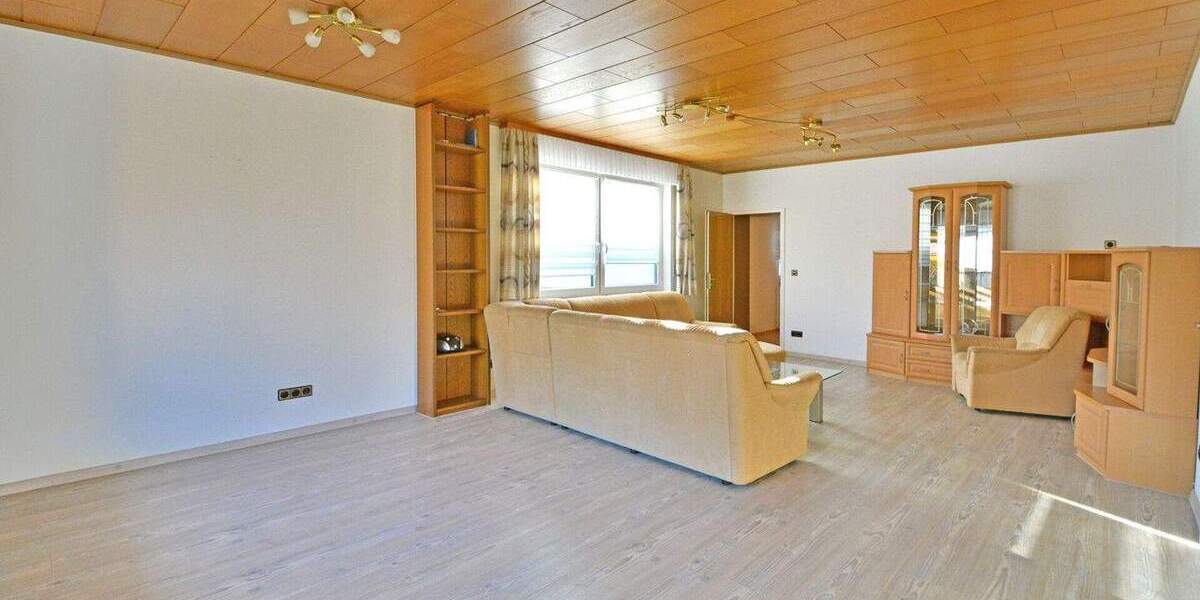 Mehrfamilienhaus, Wohnhaus Hofgeismar / Hombressen Hombressen - 9 Zimmer, 245 m&sup2;, 330.000&euro; | Angebot:25735154