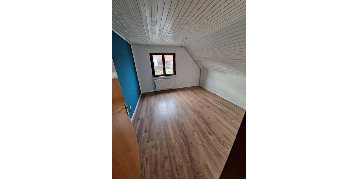 Einfamilienhaus Tauberbischofsheim - 6.5 Zimmer, 140 m&sup2;, 1.490&euro; | Angebot:25856133
