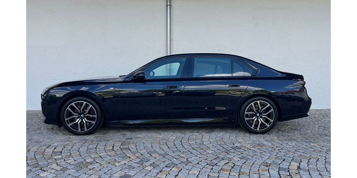 BMW i7 17.061 km 95.990 &euro; München 81245