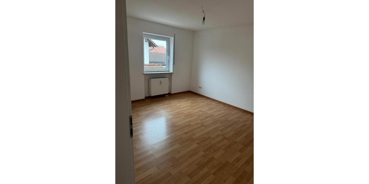 Etagenwohnung Wallersdorf - 3 Zimmer, 76 m&sup2;, 760&euro; | Angebot:25378096