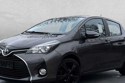 Toyota Yaris 98.300 km 9.890 &euro; Regensburg 93059