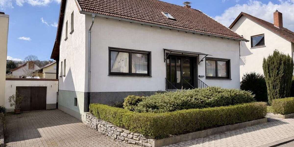 Einfamilienhaus Überherrn - 7 Zimmer, 130 m&sup2;, 275.000&euro; | Angebot:26387003