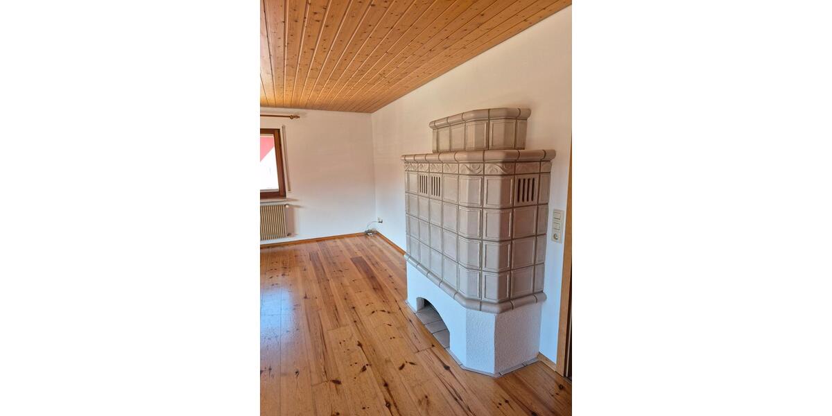 Dachgeschoßwohnung Titisee-Neustadt Neustadt - 3 Zimmer, 78 m&sup2;, 820&euro; | Angebot:26415229